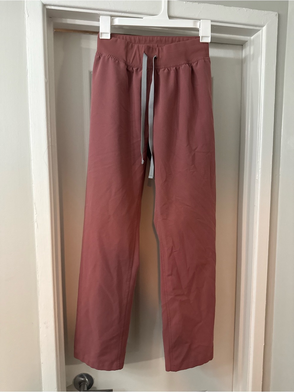 FIGS Livingston HR scrub pants in Mauve